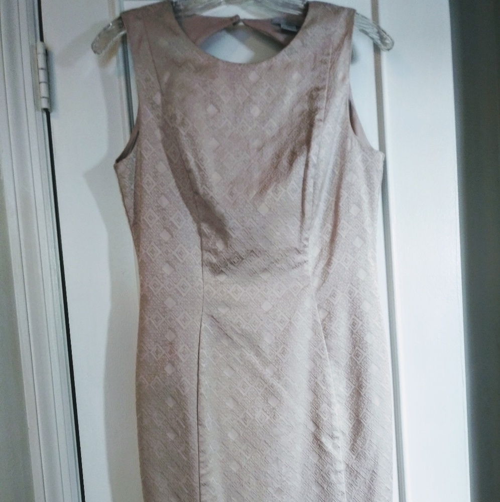 Cream/pale gold dress